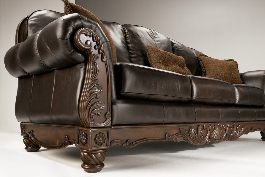 Шикарный кожаный диван