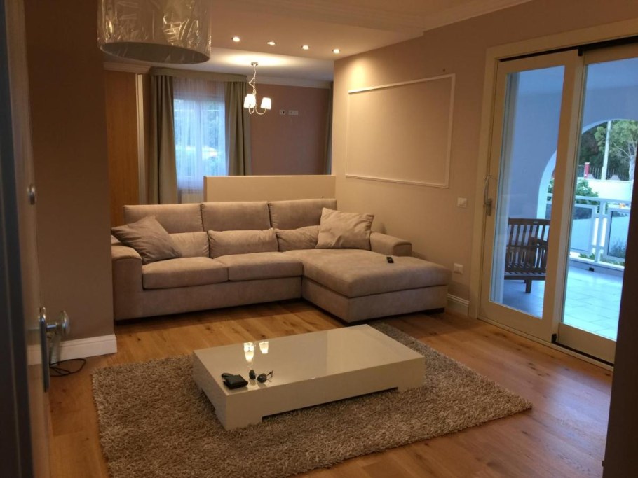 Расположение дивана в гостиной