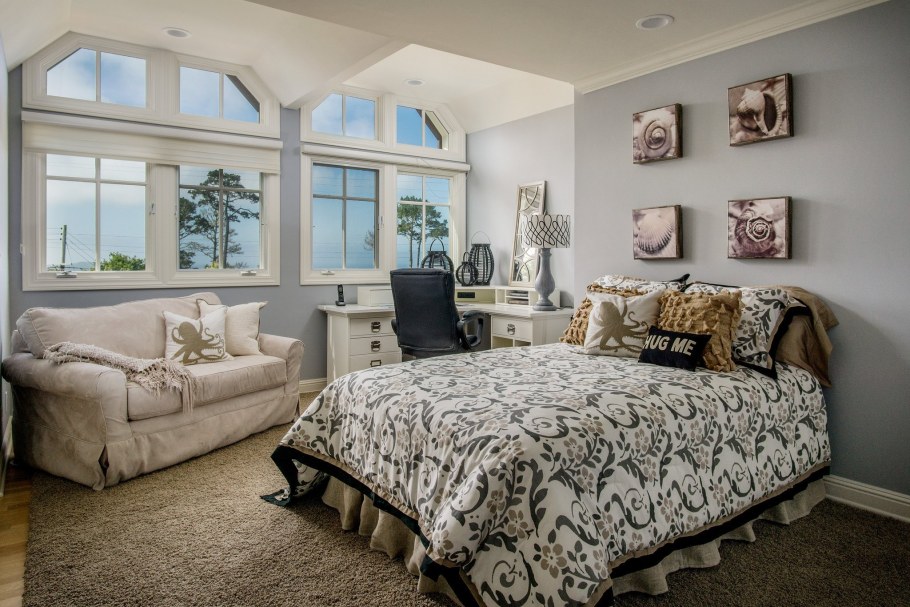 Диван для спальни раскладной