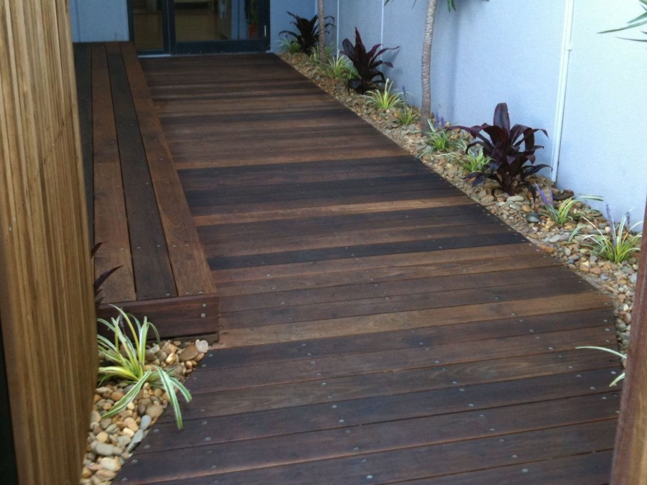 Дорожки из террасной доски