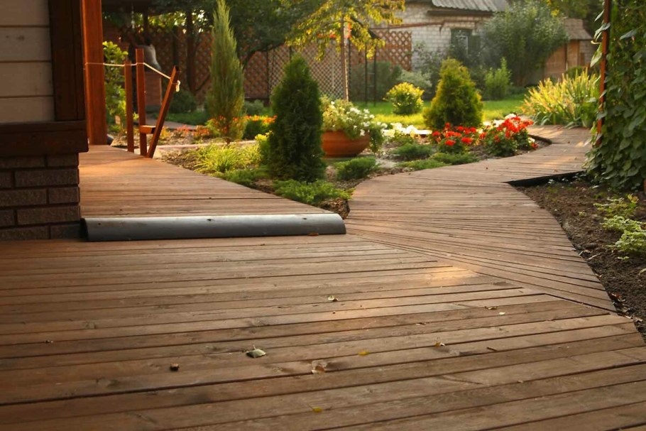 Дорожки из террасной доски