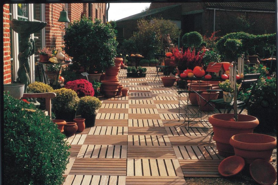 Деревянные дорожки настилы в саду