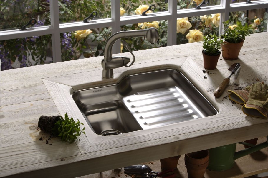 Уличная мойка для дачи