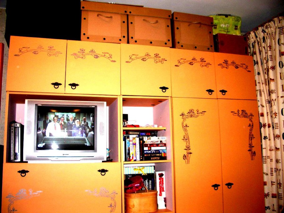 Обклеить старую стенку