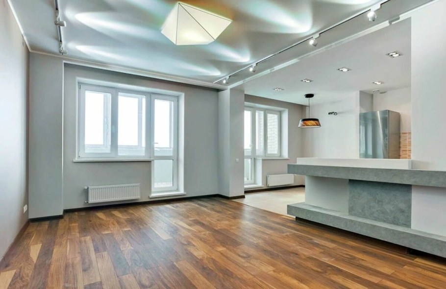 Веселая семья в квартире