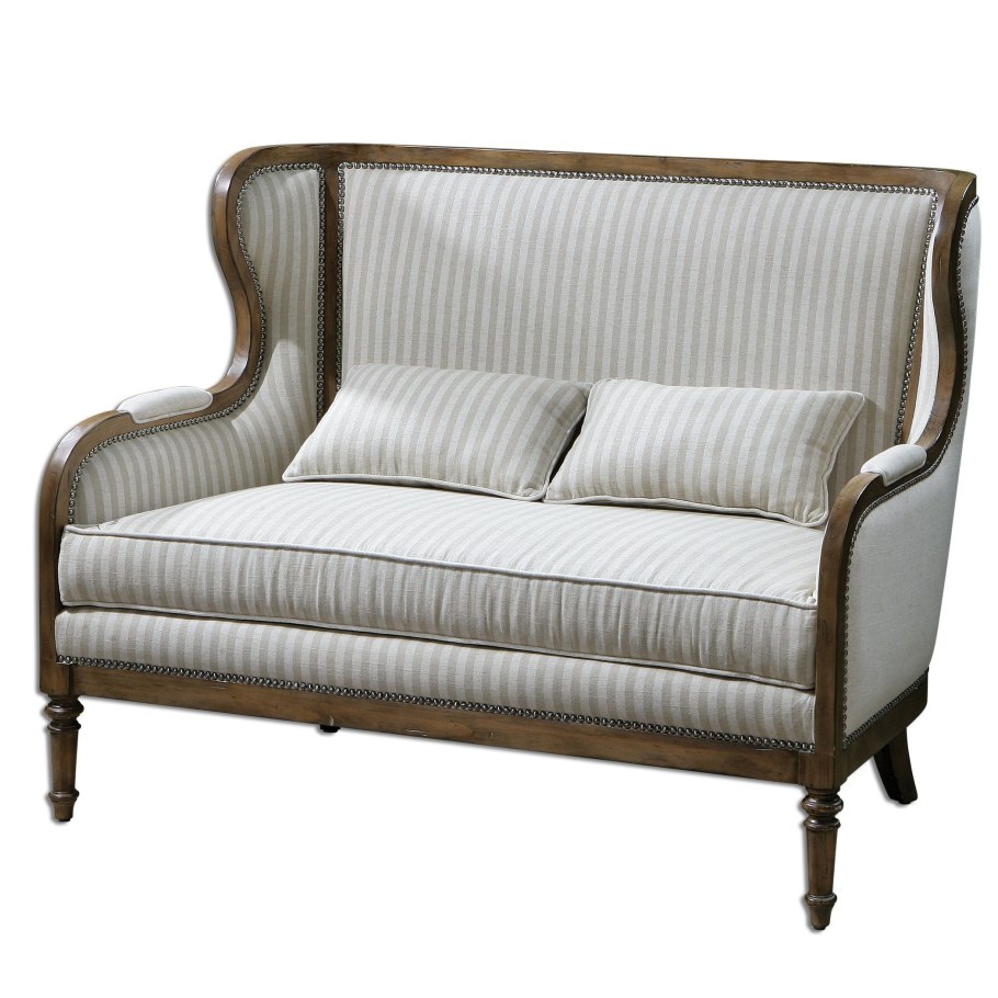 Маленький диванчик