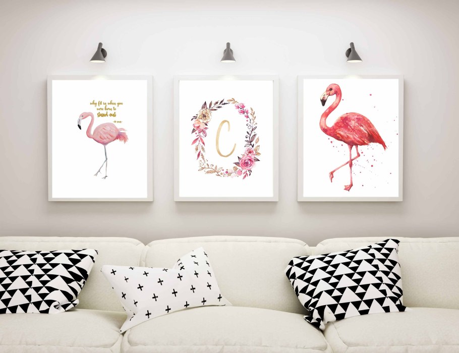 Квадратная картина на стене