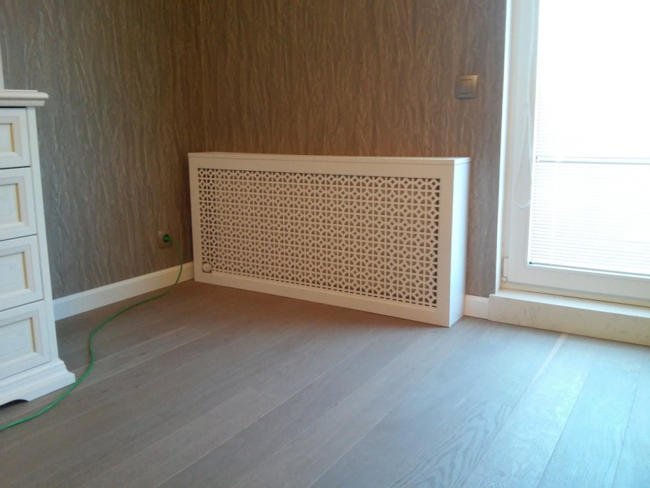 Плинтус Рехау для труб отопления