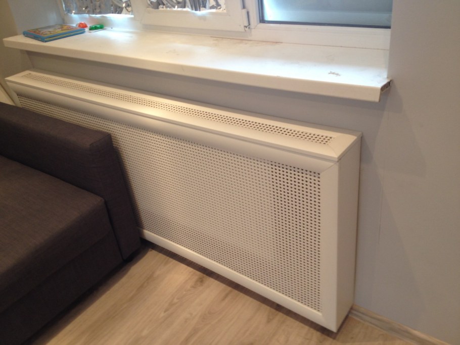 Плинтус для труб отопления Rehau