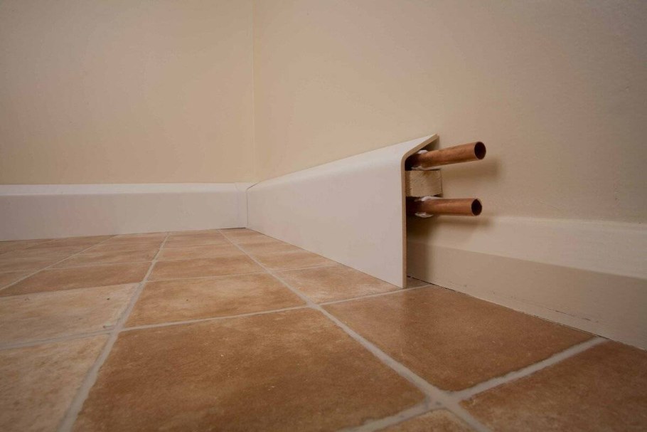 Плинтус для труб отопления TECE