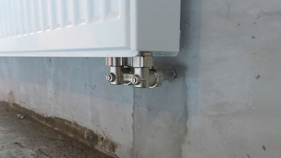 Подводка к батареи отопления снизу