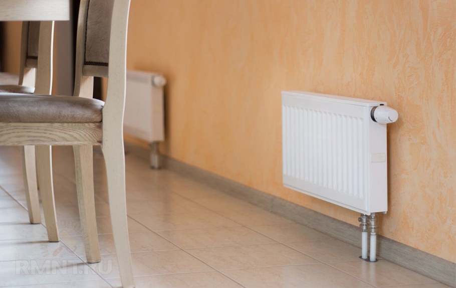 Нижняя подводка к радиатору отопления