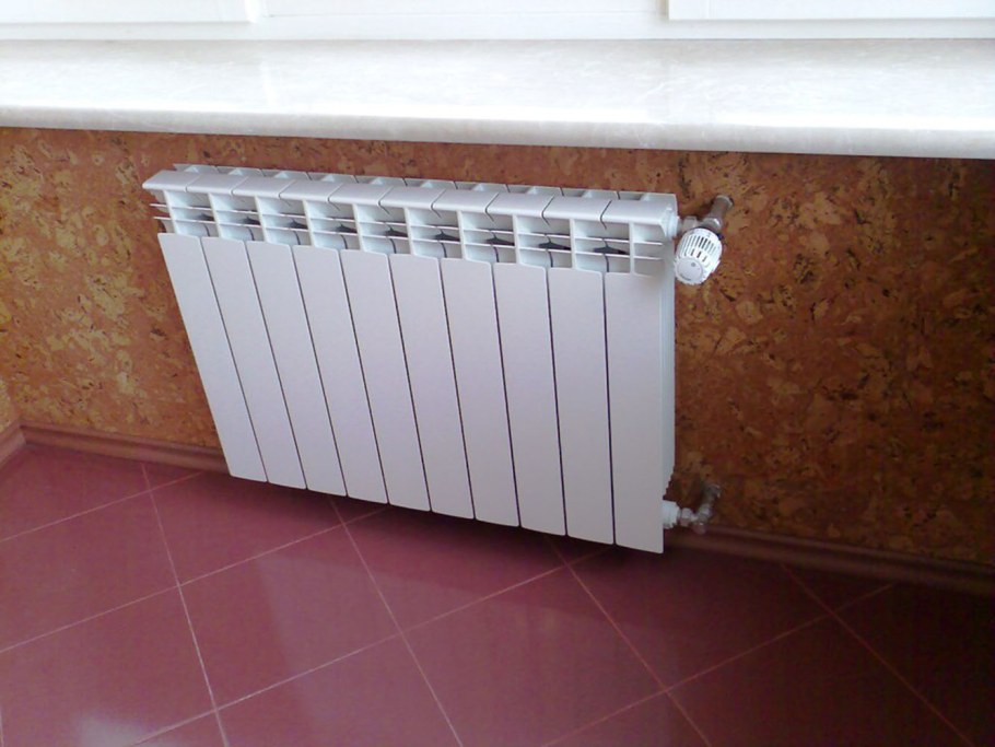 Радиатор из стены