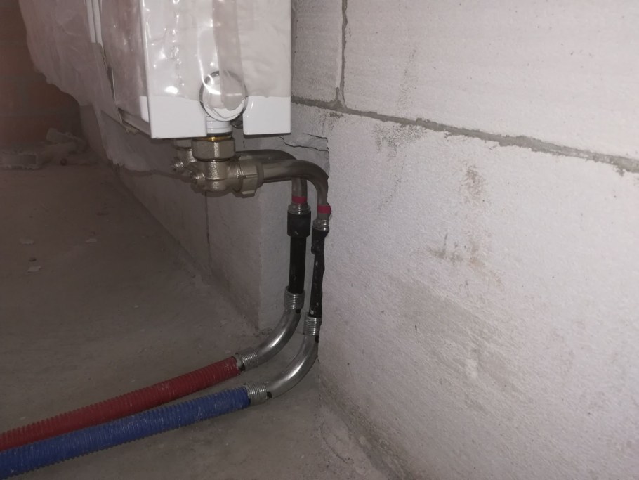 Трубки для подключения радиатора отопления Рехау