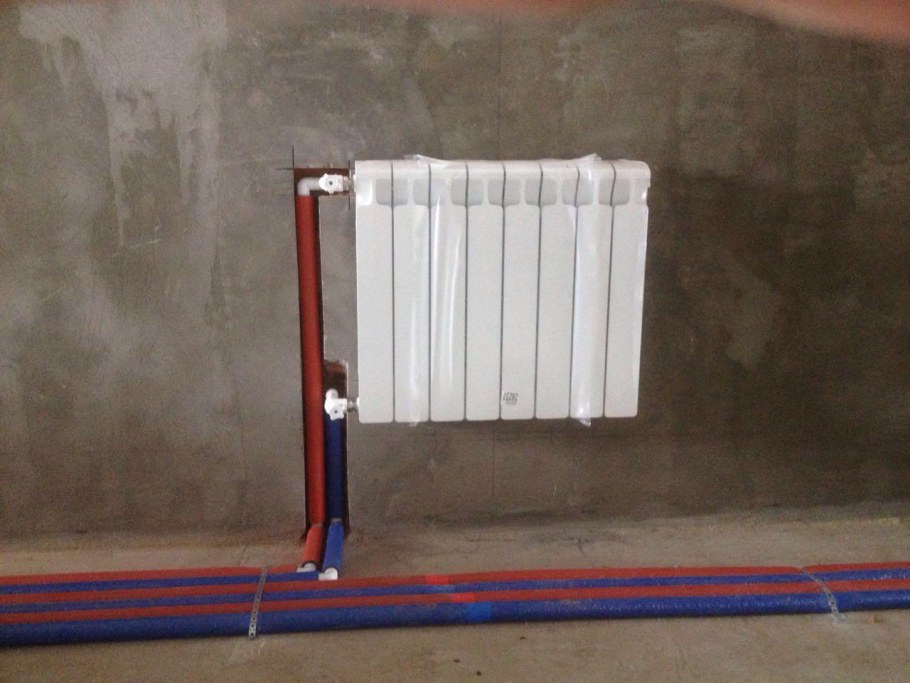 Подводка к батареи отопления снизу