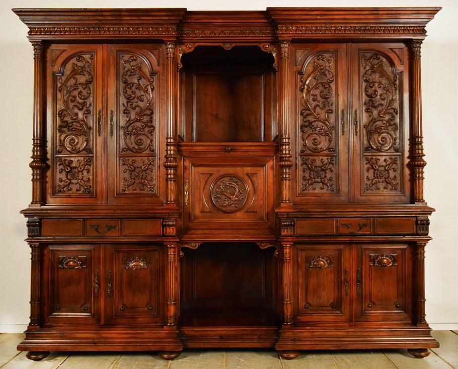 Итальянский шкаф креденца эпохи Возрождения