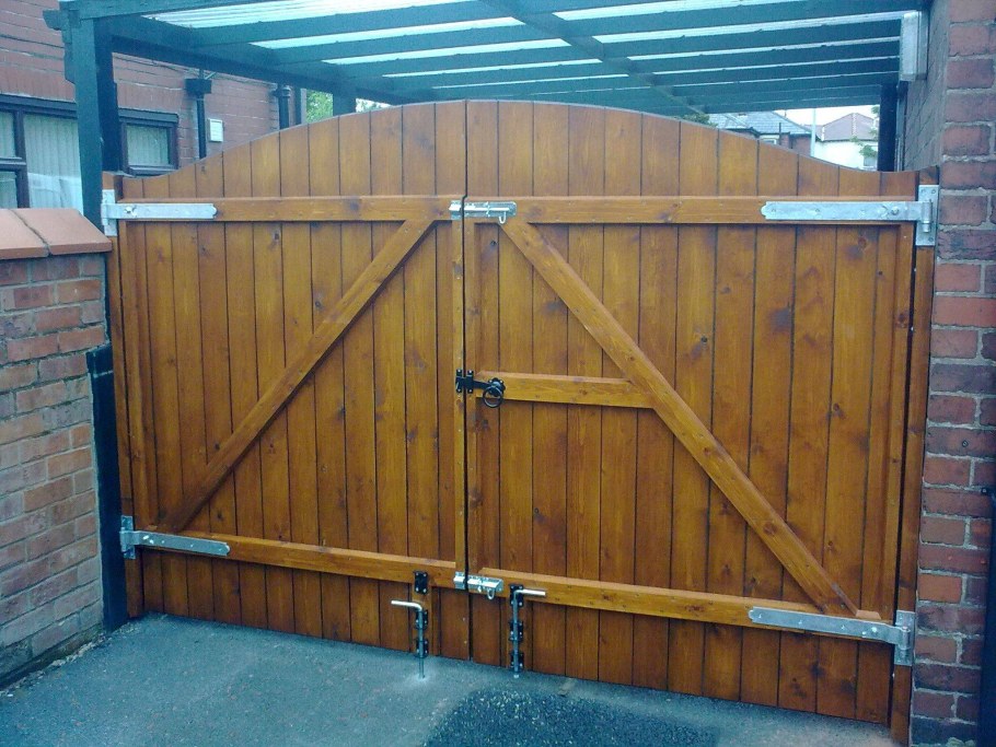 Необычные деревянные калитки