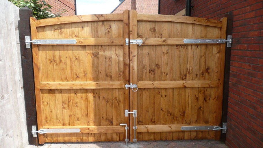 Калитка для забора из дерева