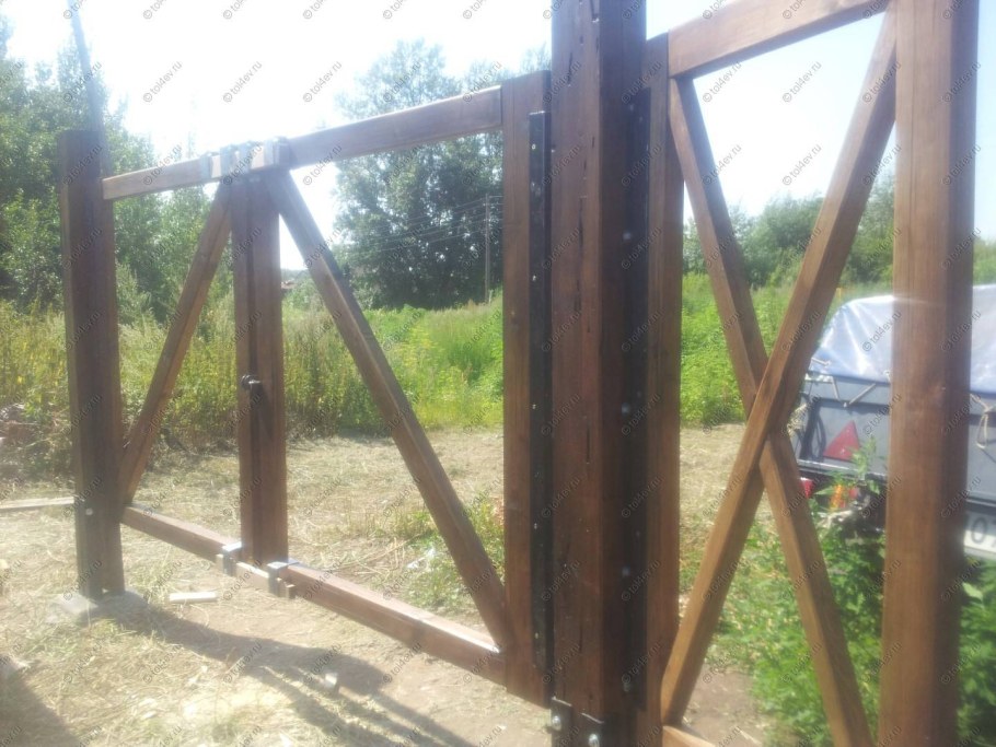 Деревянные ворота