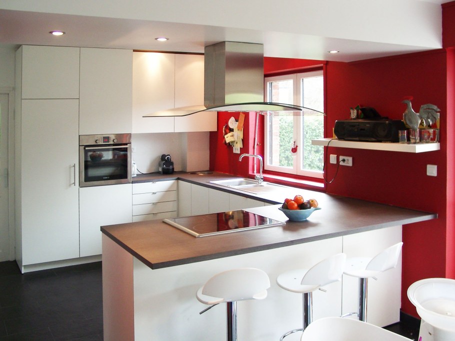 Кухня с барным стойкоц