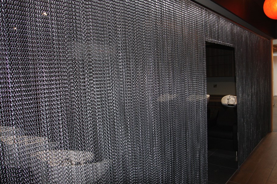 Металлическая сетка в интерьере