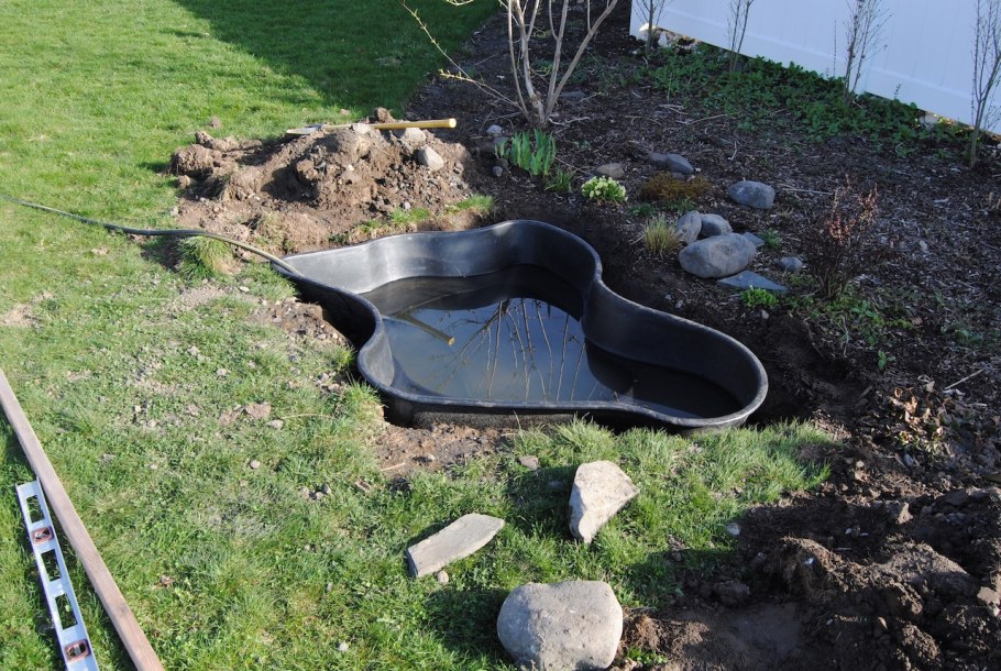 Емкость для пруда на даче