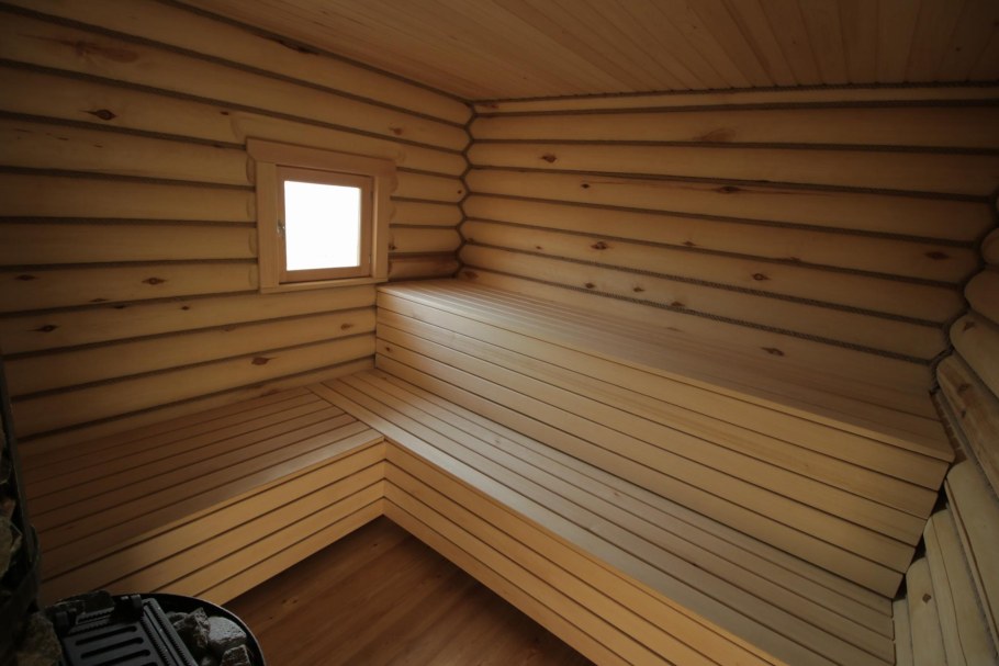 Баня из оцилиндрованного бревна 6х4 внутри