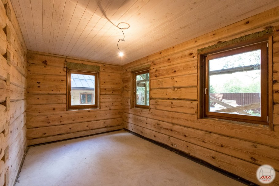 Потолок из необрезной доски