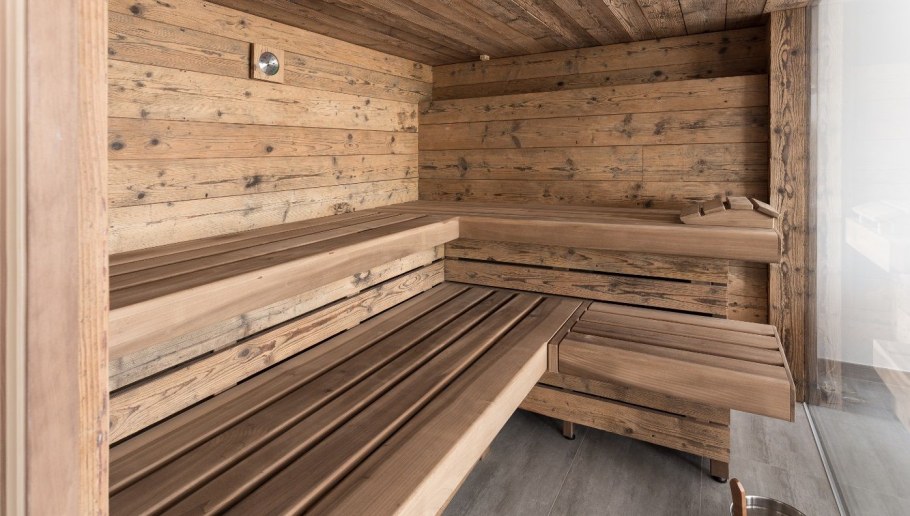 Внутренняя отделка бани из бревна