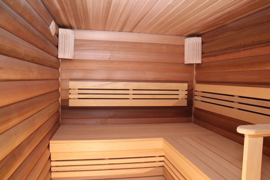 Отделка бани деревом внутри