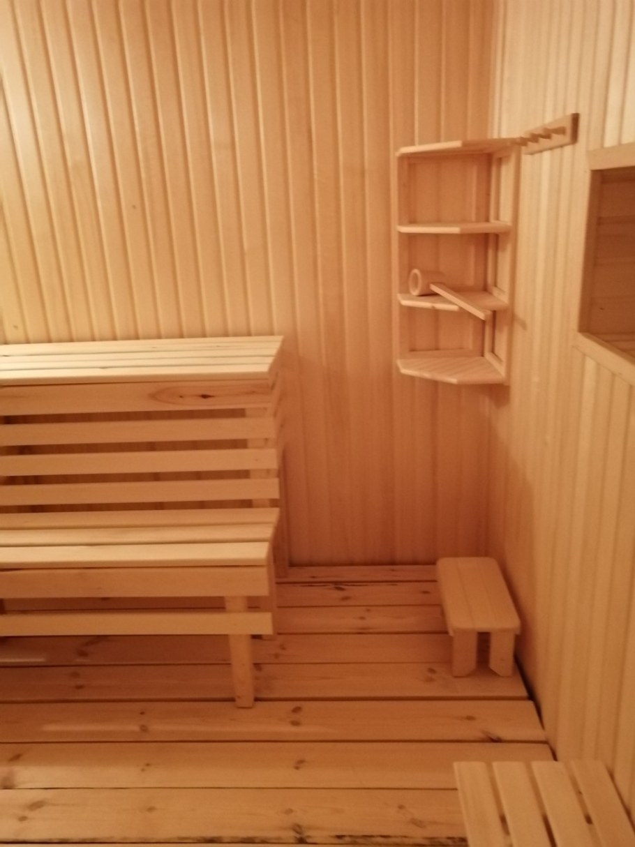 Полочка в бане в предбаннике