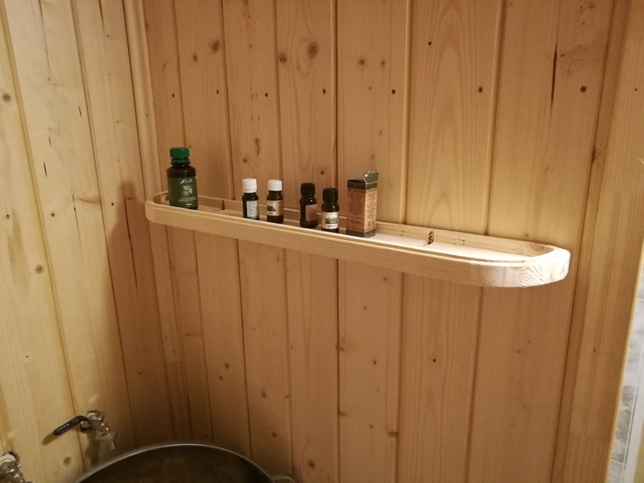 Деревянные полочки для бани