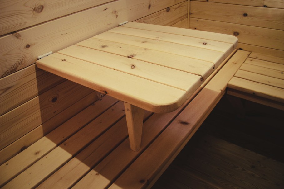 Откидной столик в баню
