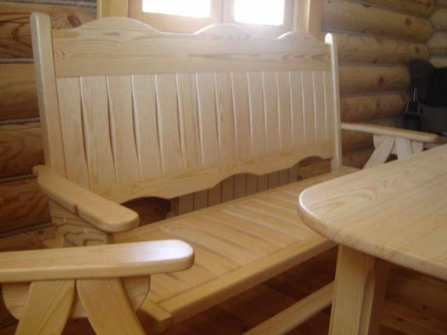 Деревянные диваны в предбаннике