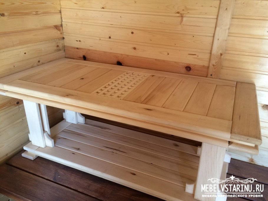 Скамейка в бане в помывочной