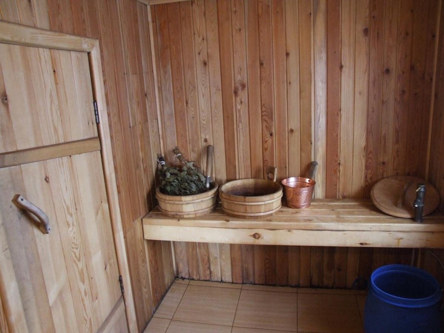 Раковина в помывочной в бане