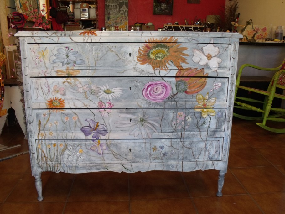 Кракелюр на мебели