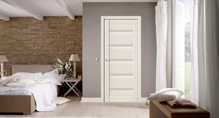 Светлые двери в интерьере