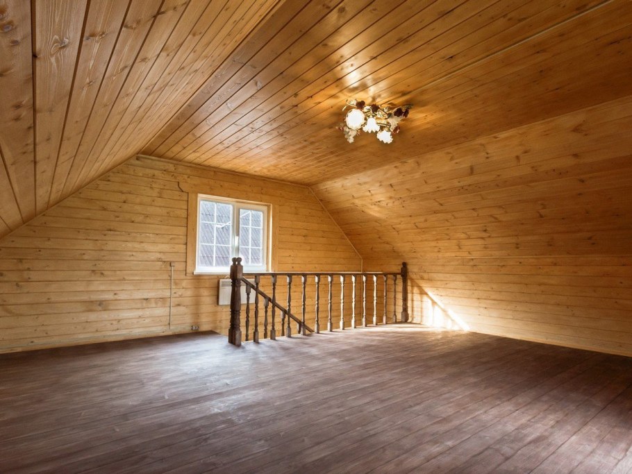 Спальное место на мансарде