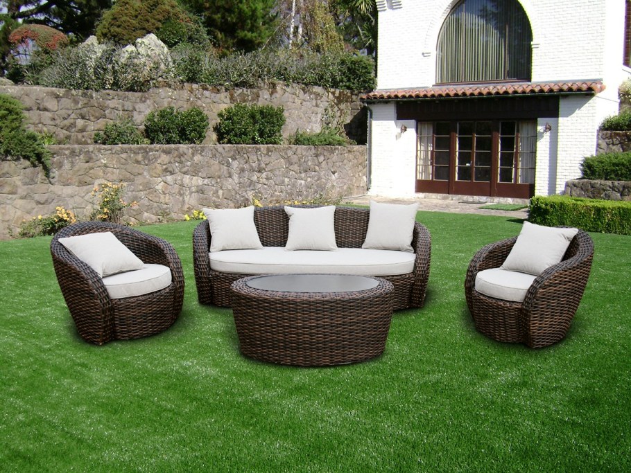 Плетеная мебель из пластика для дачи