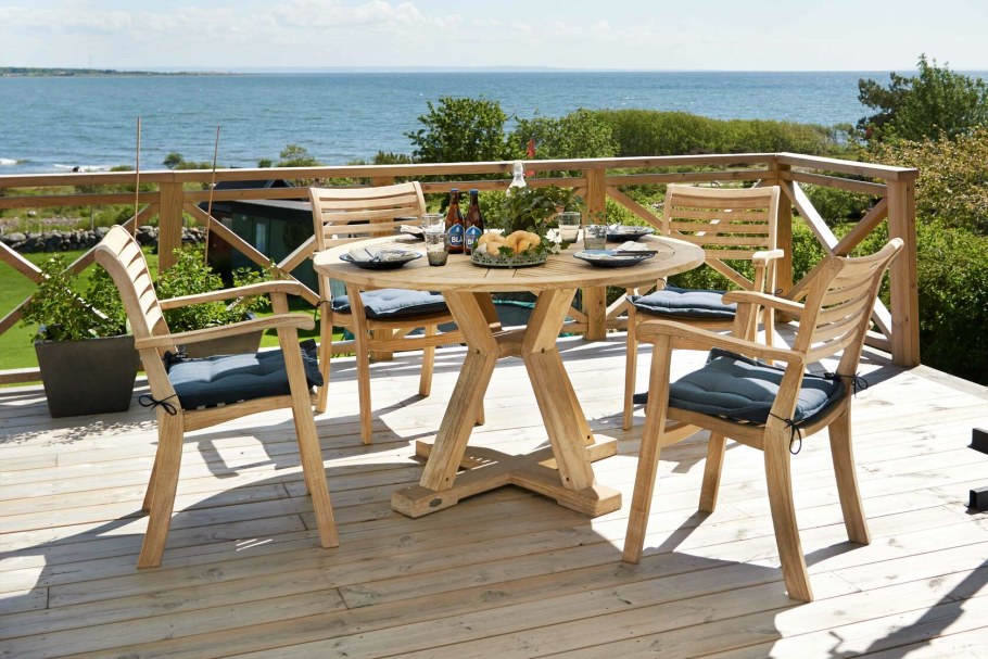 Стол для дачи