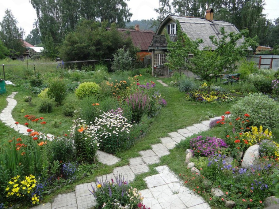 Красивый ухоженный участок на даче