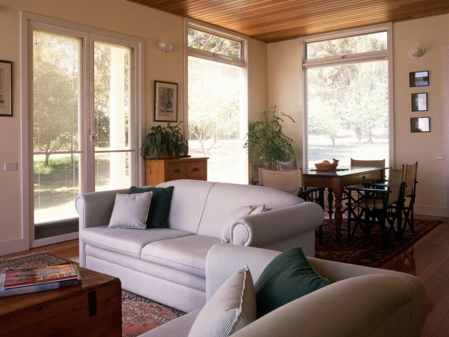 Комната с тремя окнами