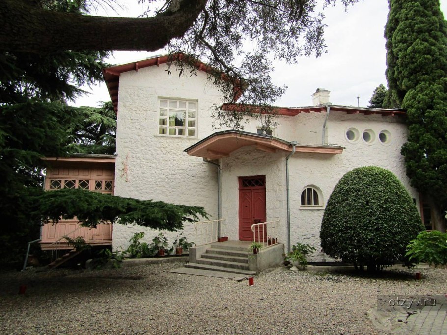 Дом-музей а.п. Чехова в Ялте (белая дача).