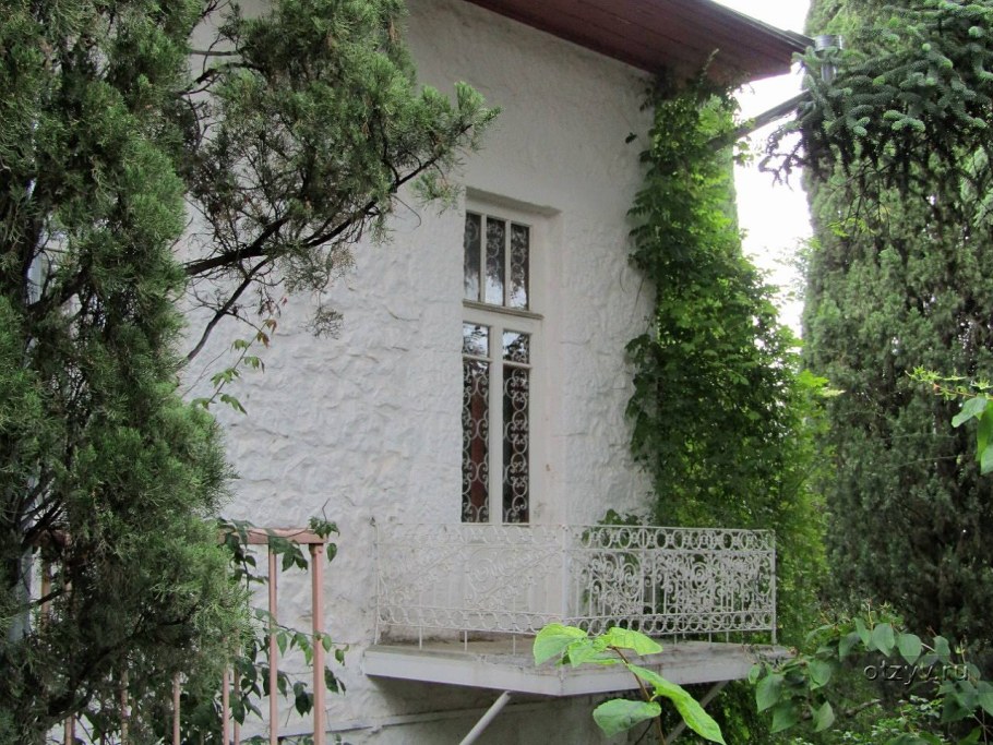 Белая дача Чехова в Ялте