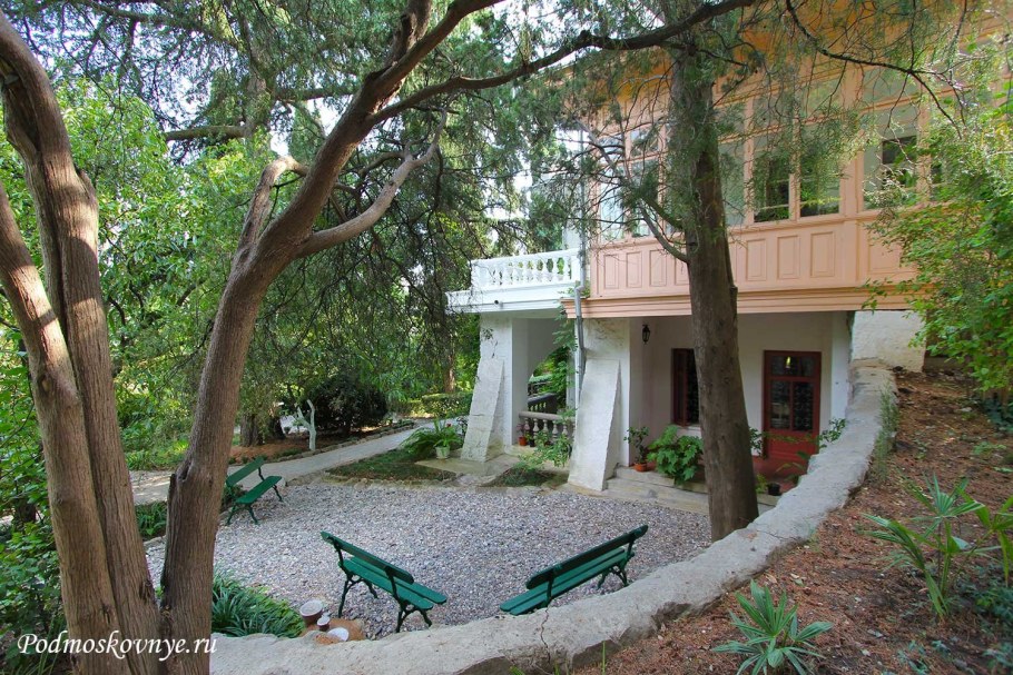 Белая дача Чехова в Ялте
