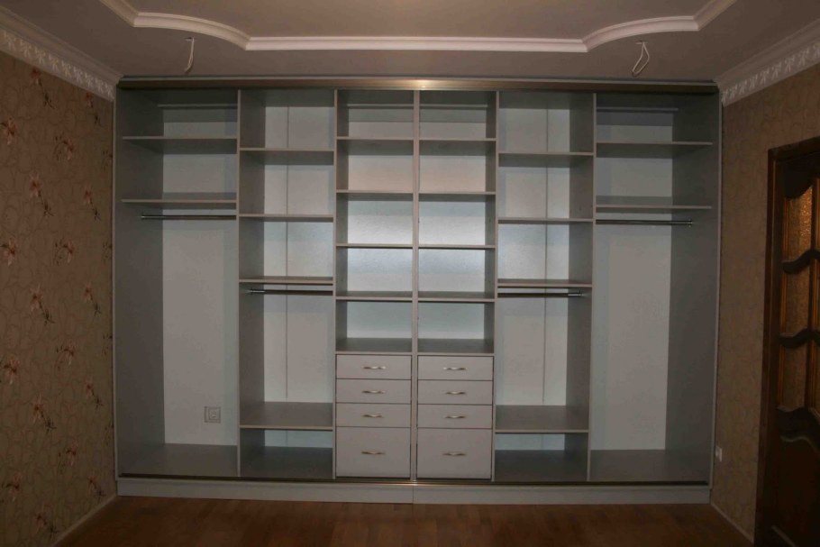 Встроенные шкафы