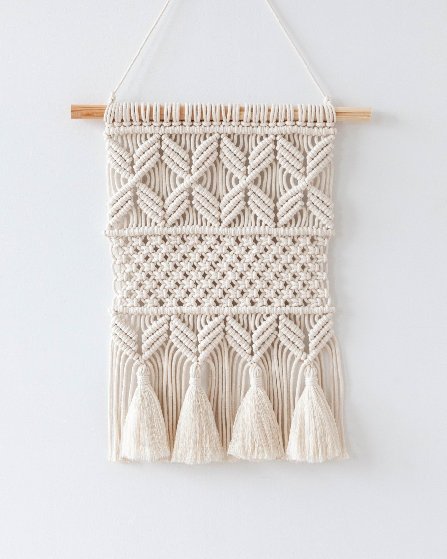 Многоцветное макраме гобелен