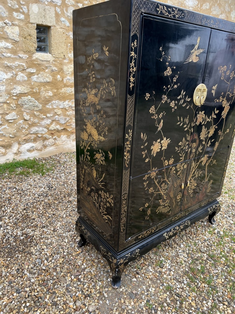 Мебель под старину из дерева Микко