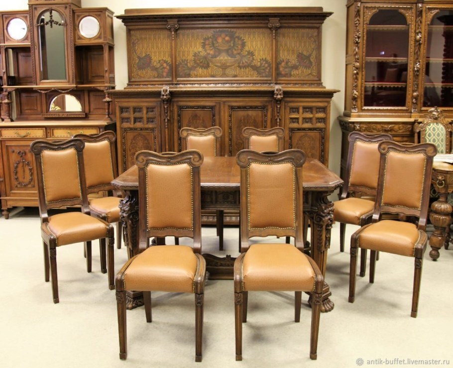 Старинная мебель из дерева